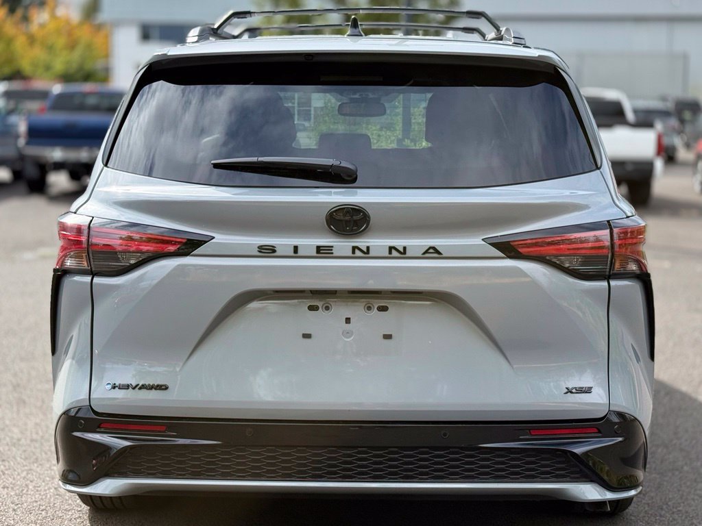 Used 2026 Toyota Sienna XSE AWD/4WD image 4