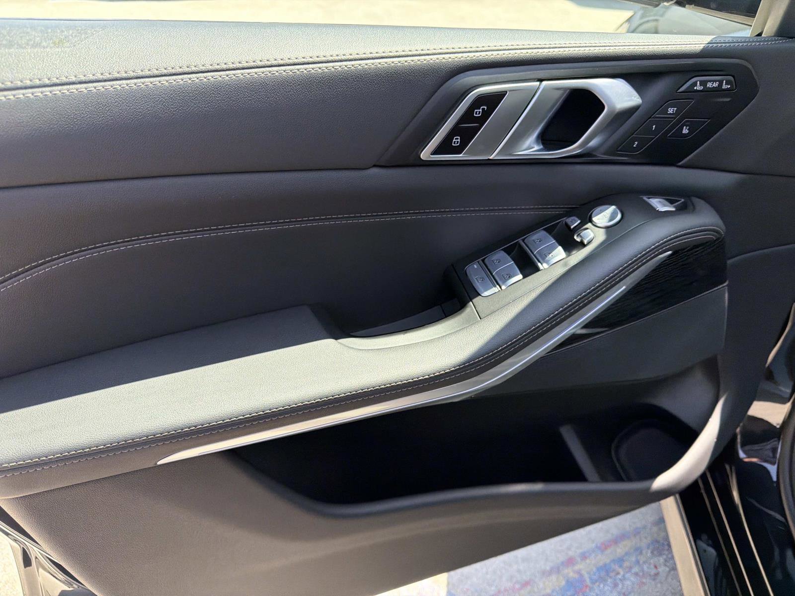 Certified 2024 BMW X7 xDrive40i w/ M Sport Package AWD/4WD image 13