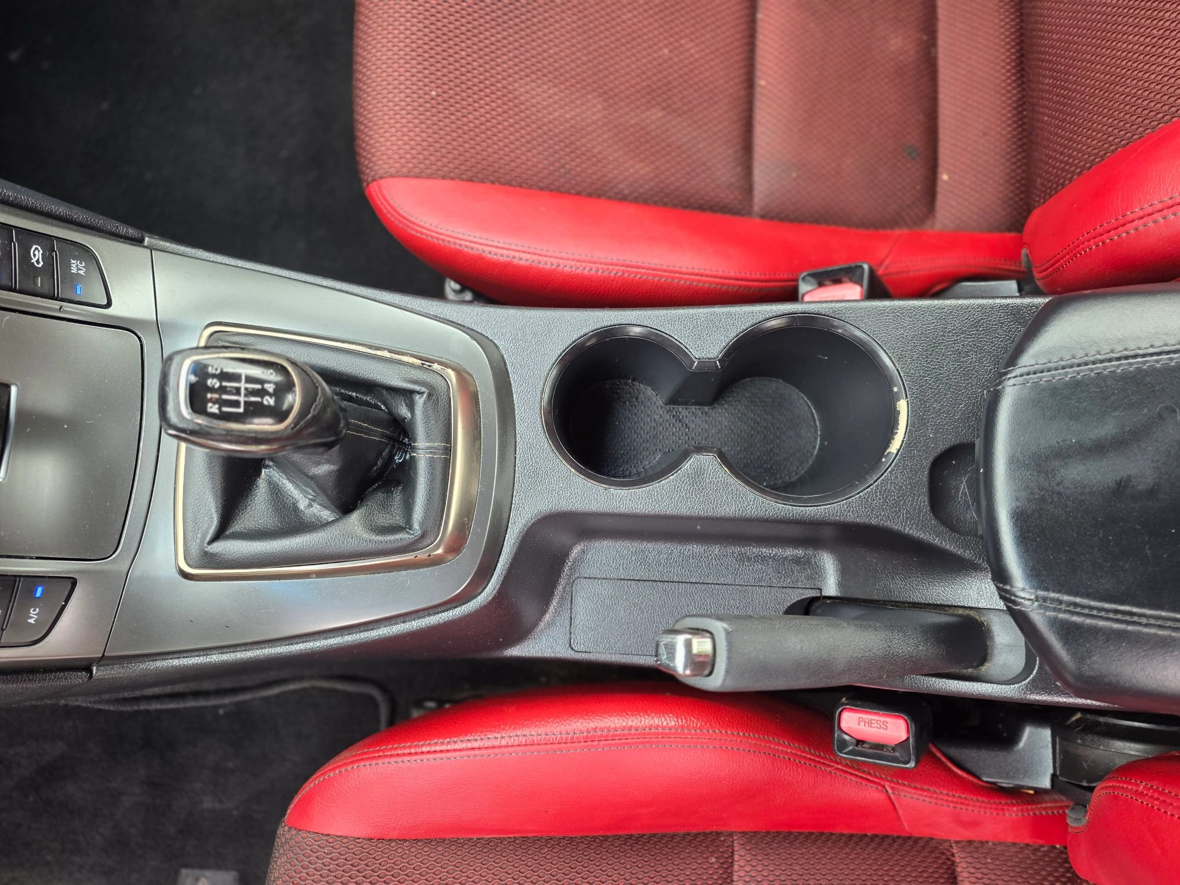 Used 2013 Hyundai Genesis 3.8 RWD image 28