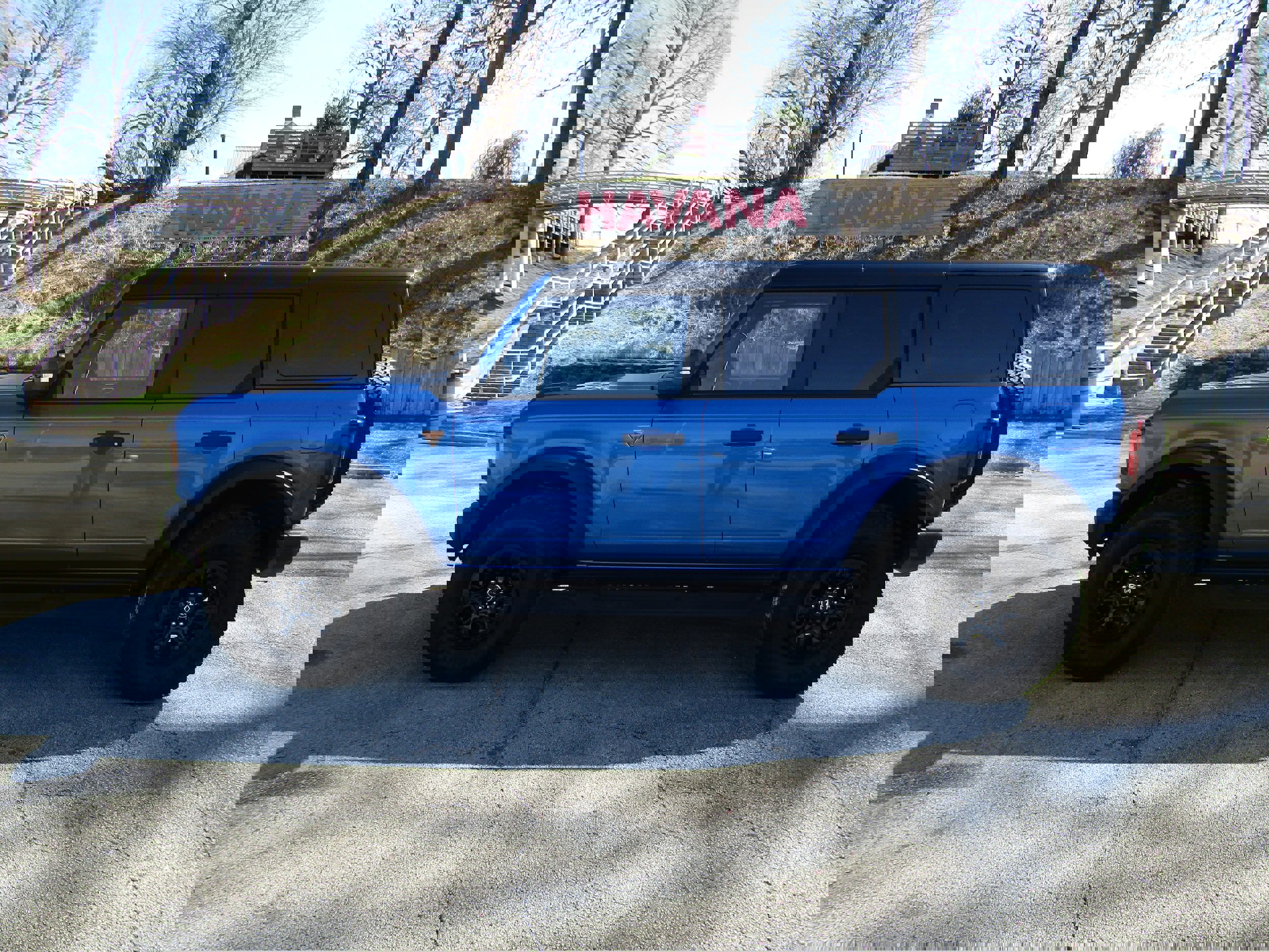 Used 2025 Ford Bronco Badlands image 1