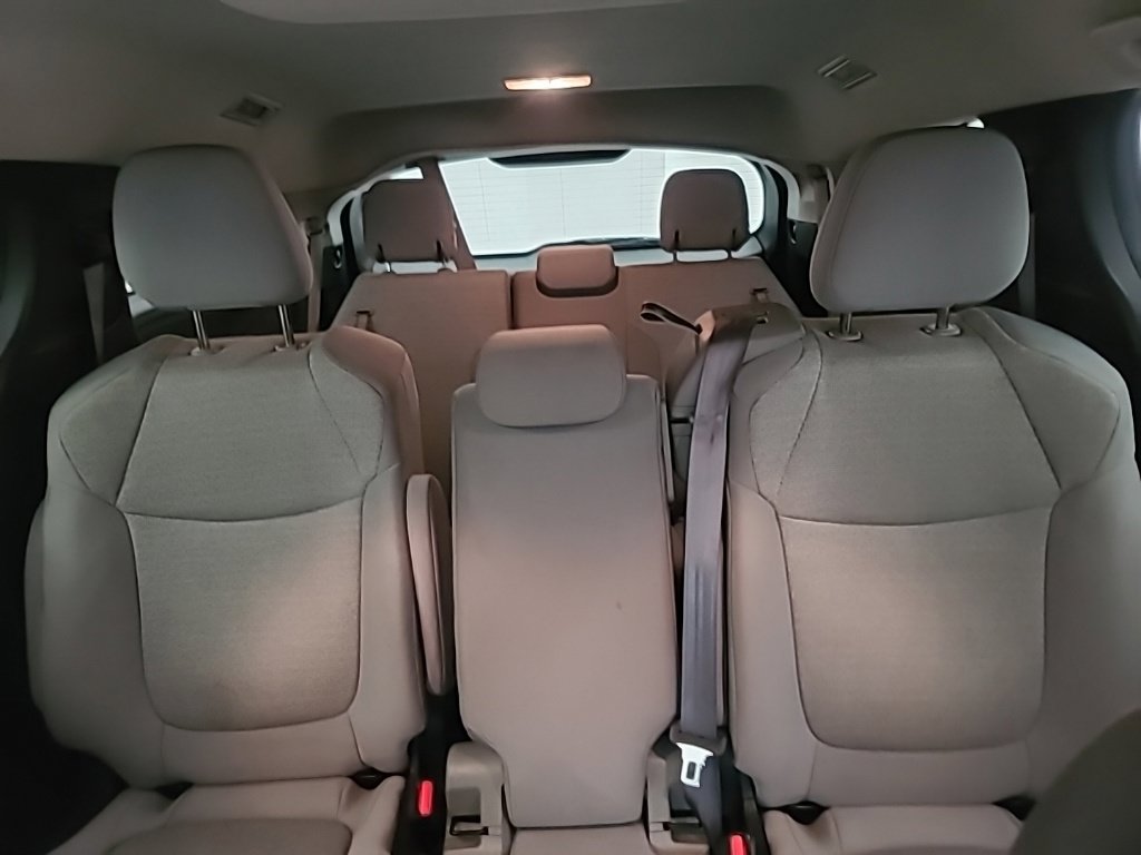 Used 2025 Toyota Sienna LE FWD image 29