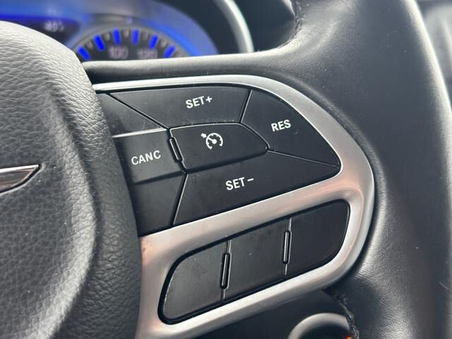 Used 2017 Chrysler 300 Touring w/ Value Package AWD/4WD image 21