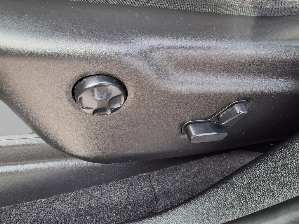 Used 2014 Jeep Grand Cherokee Limited image 24