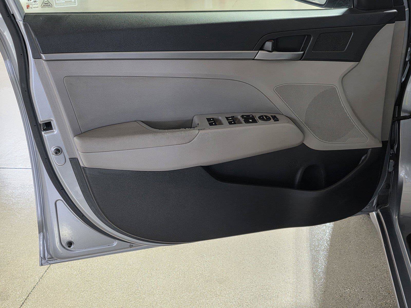 Used 2017 Hyundai Elantra SE FWD image 20