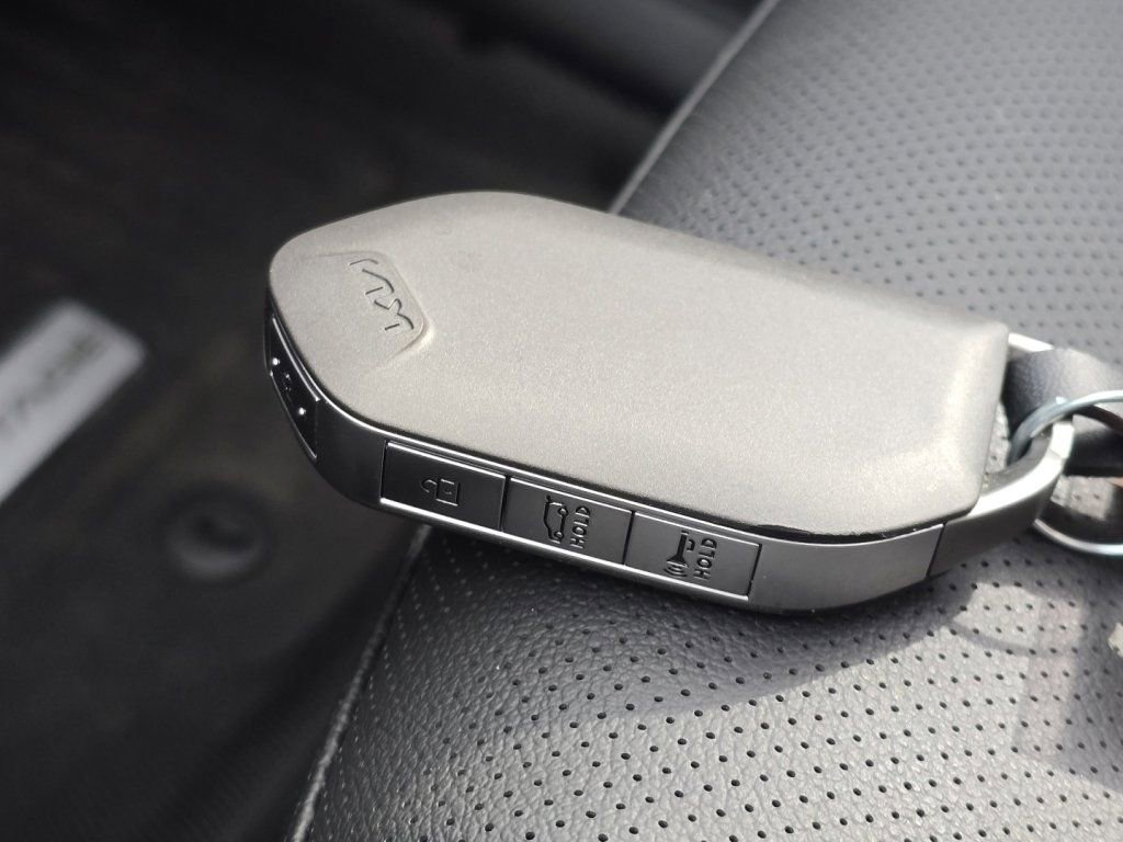 Used 2026 Kia Sportage SX image 32