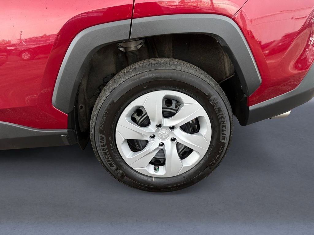 Used 2025 Toyota RAV4 LE AWD/4WD image 14