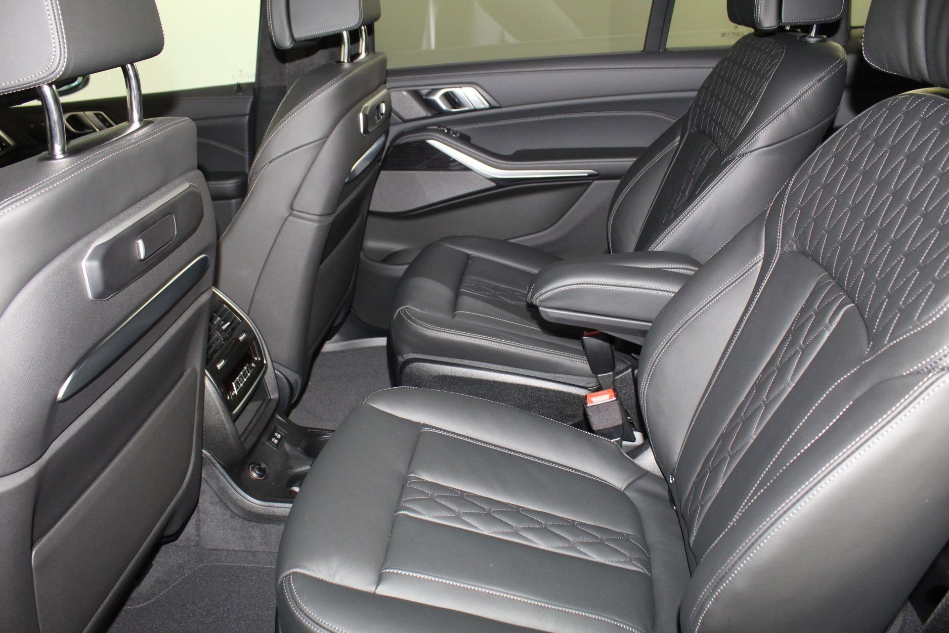 New 2026 BMW X7 M60i image 26