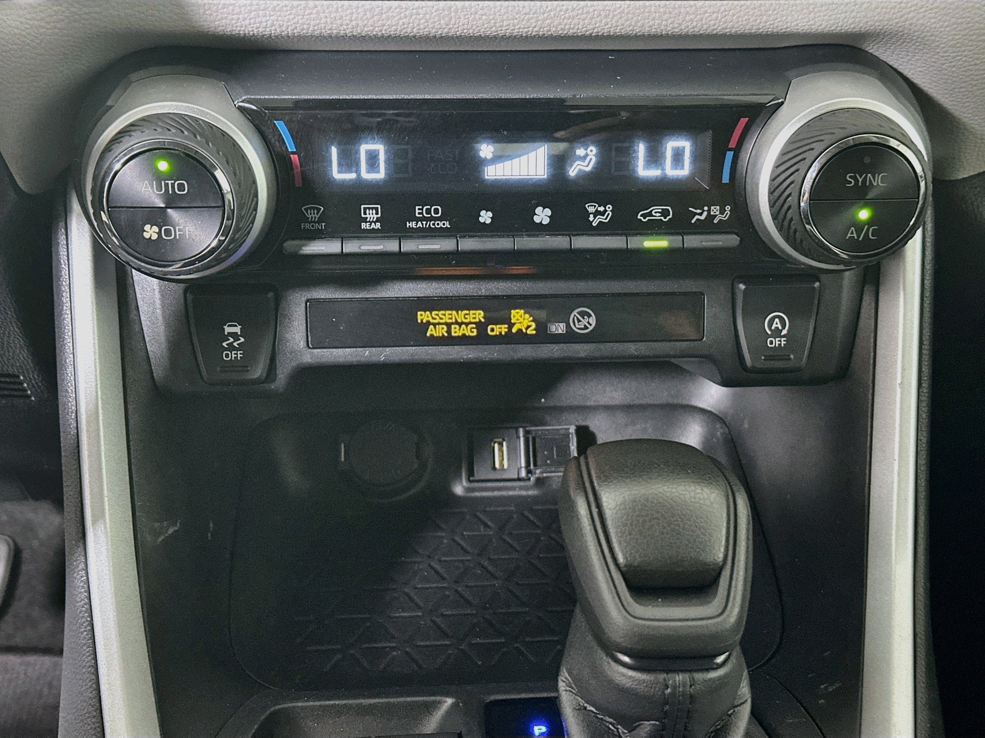 Used 2021 Toyota RAV4 XLE w/ Convenience Package FWD image 23