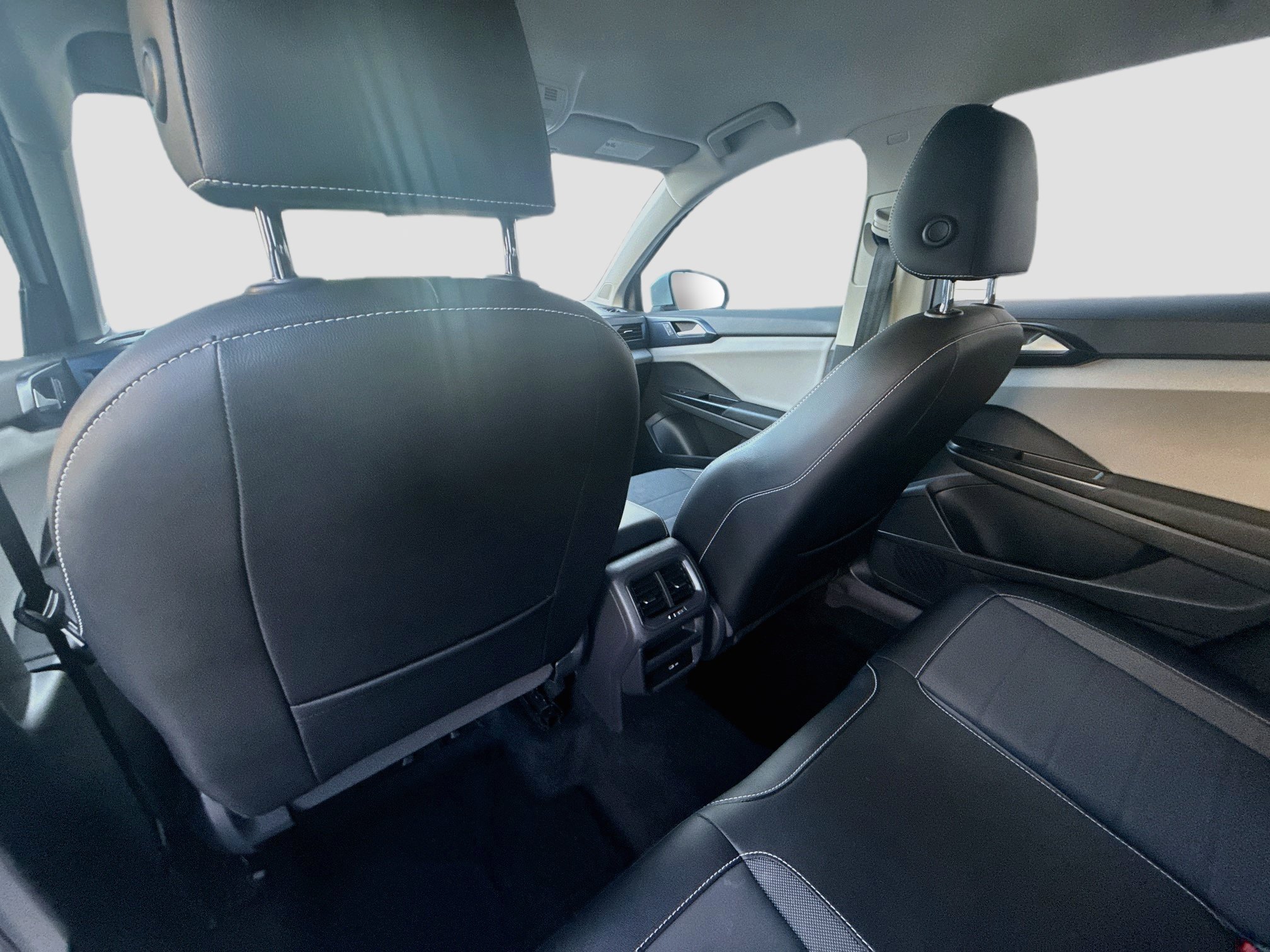 Certified 2022 Volkswagen Taos SE FWD image 24
