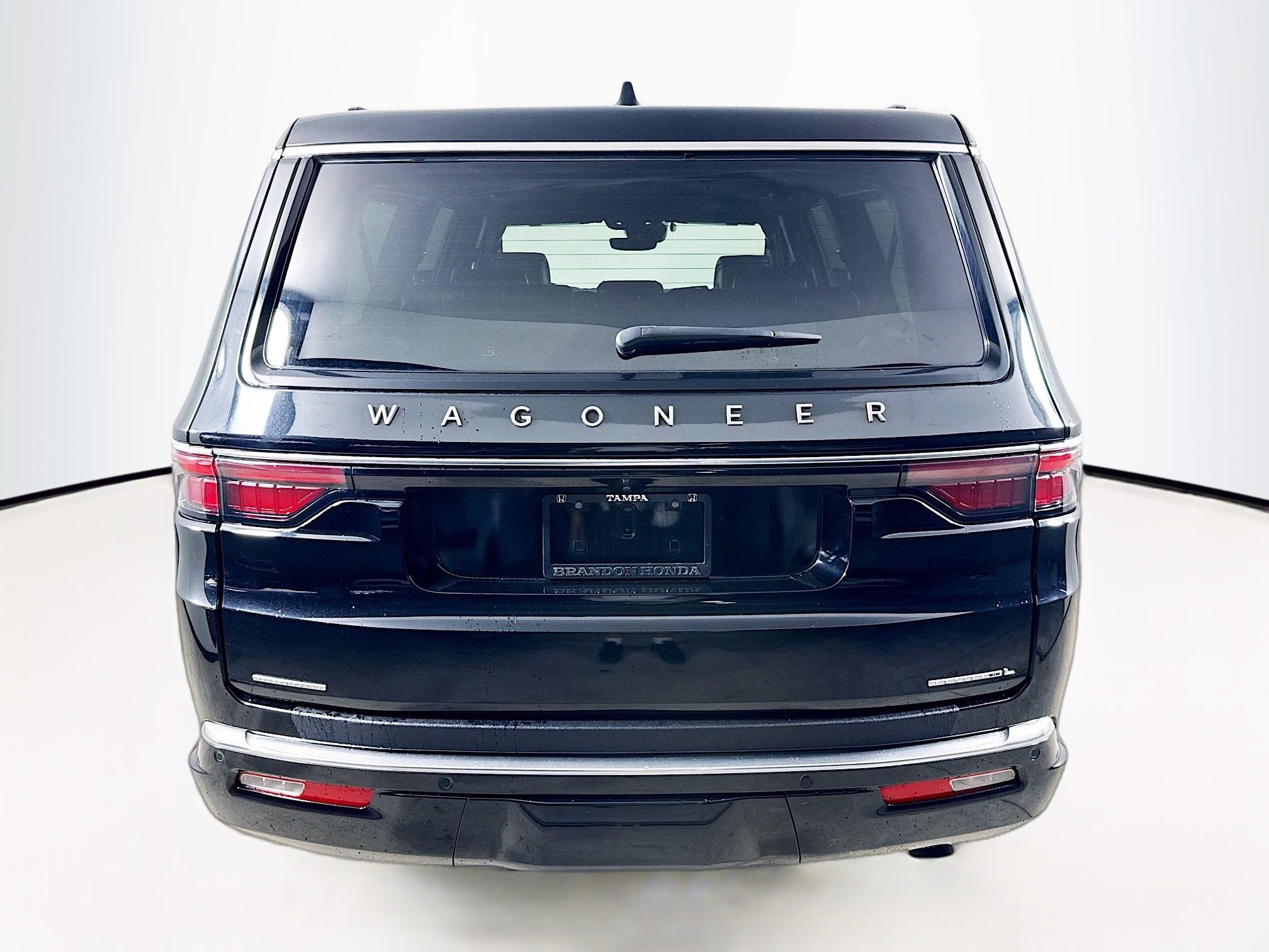 Used 2023 Jeep Wagoneer L Series II image 32