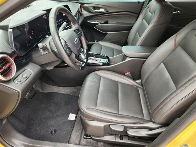 Used 2025 Chevrolet Trax RS w/ Driver Confidence Package image 13