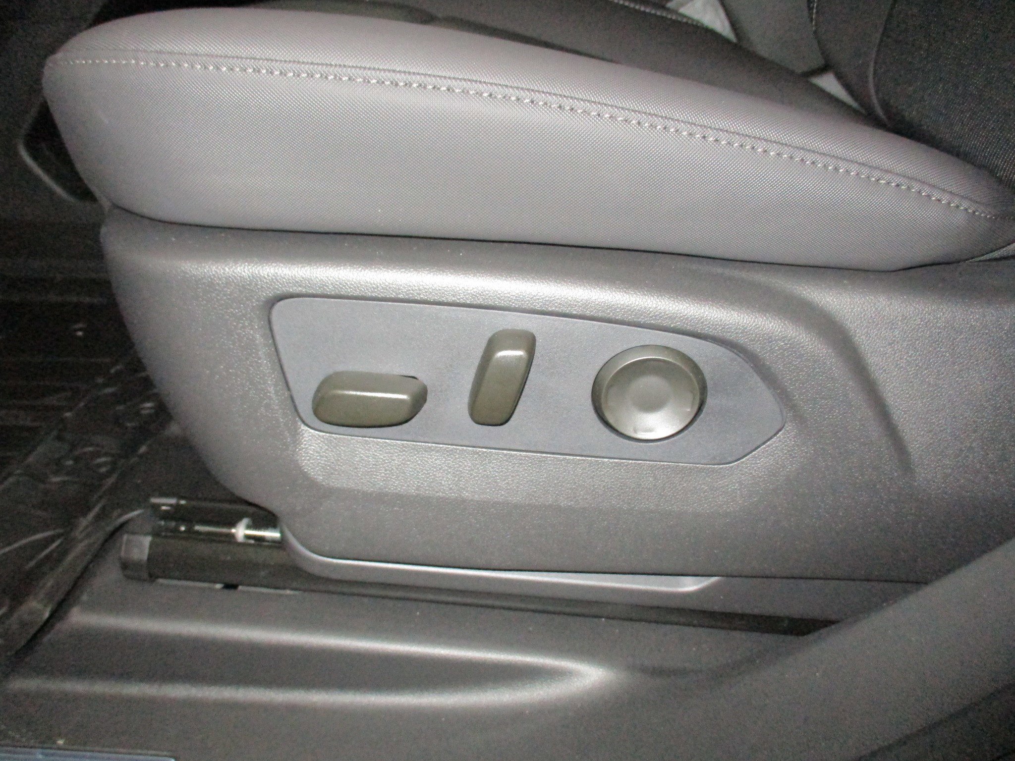 New 2026 GMC Hummer EV 2X w/ LPO, Dark Essentials Package image 19