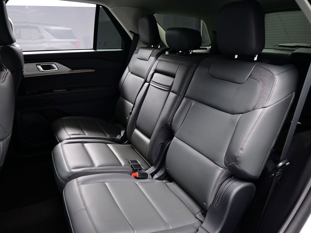 Used 2025 Ford Explorer Active w/ Active Comfort Package image 33