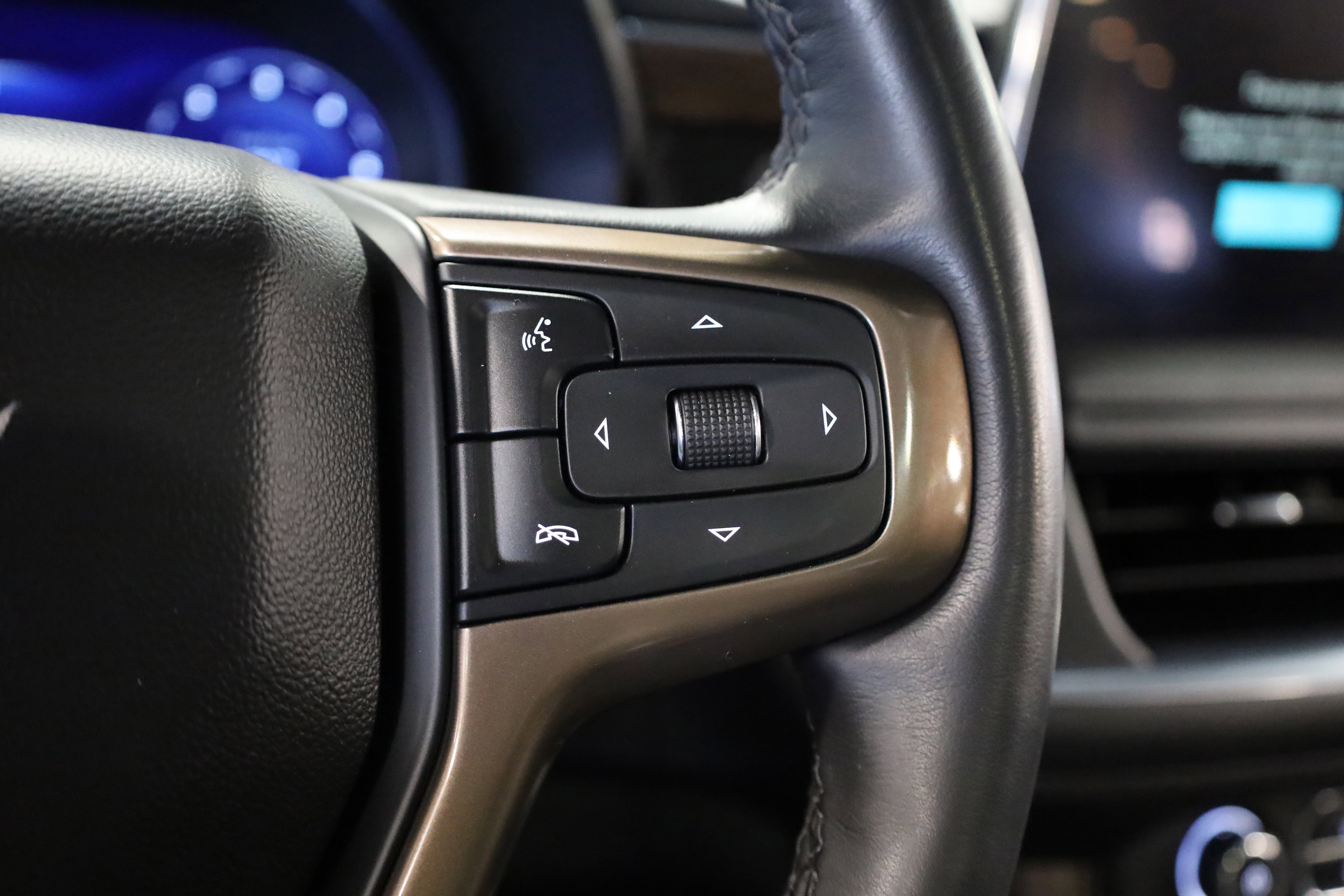 Used 2024 Chevrolet Suburban High Country w/ Advanced Technology Package image 24