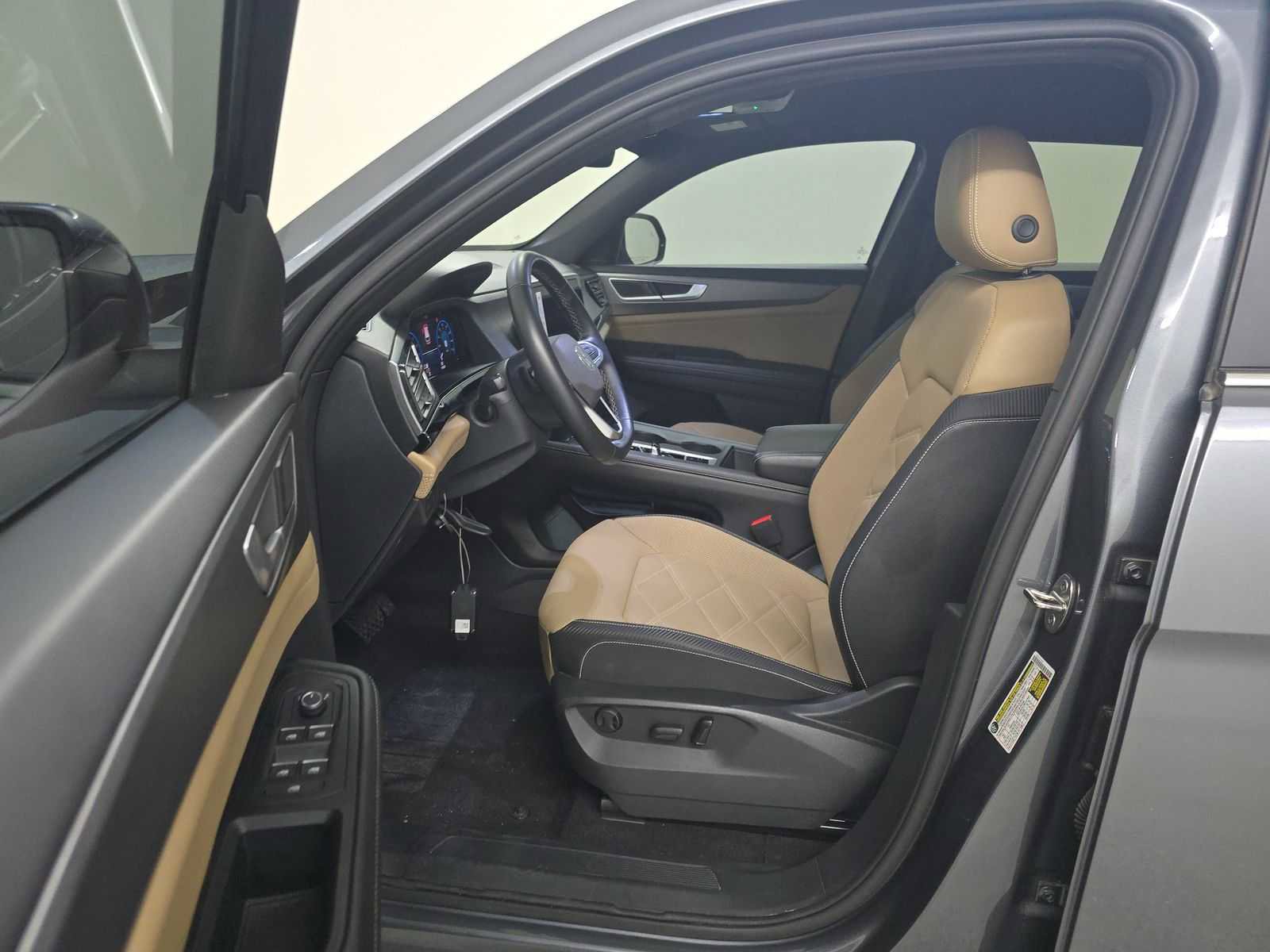 Used 2024 Volkswagen Atlas Cross Sport SE FWD image 7
