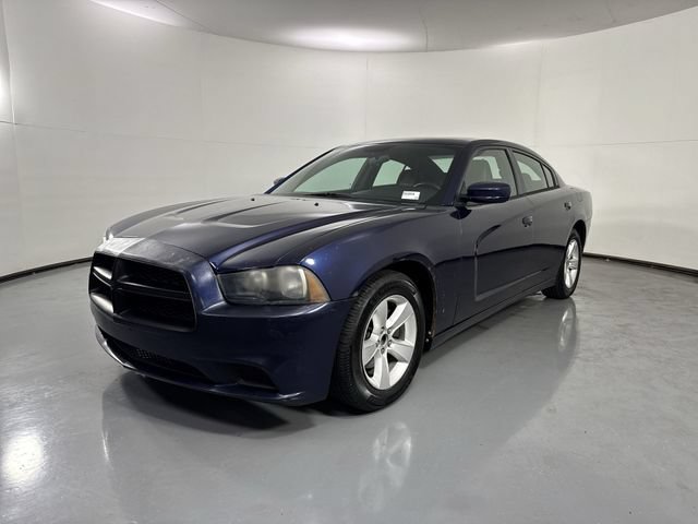 Used 2013 Dodge Charger SE RWD image 2