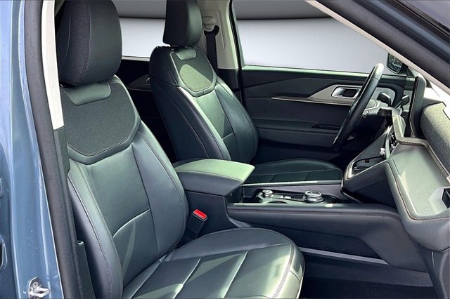 Used 2025 Ford Explorer Active w/ Active Comfort Package image 30