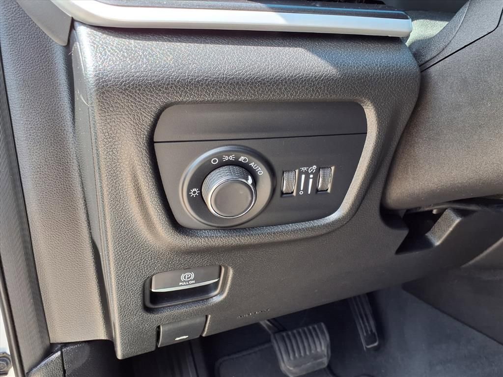 Used 2023 Jeep Grand Cherokee Altitude AWD/4WD image 22