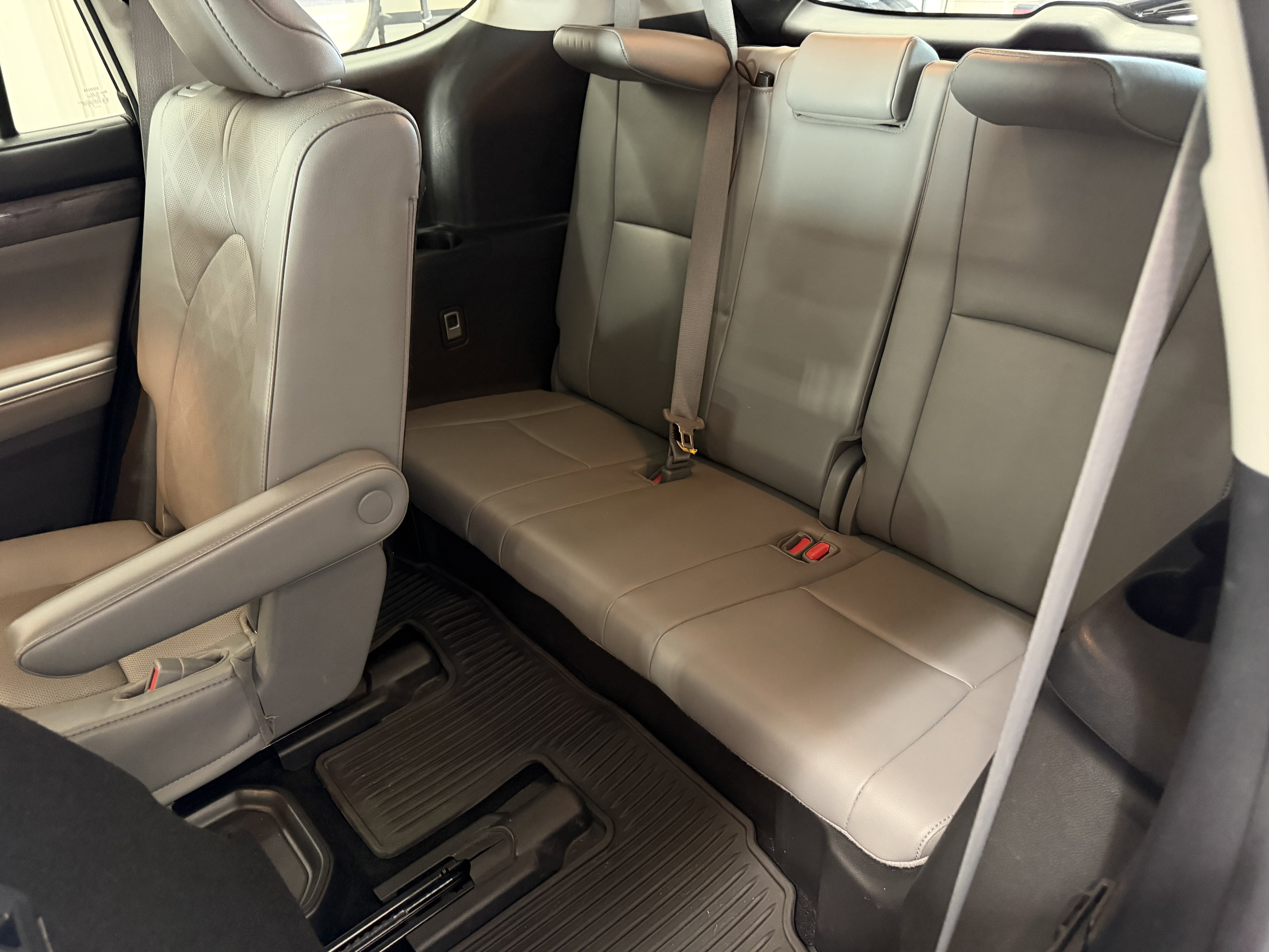 Used 2022 Toyota Highlander Platinum AWD/4WD image 32