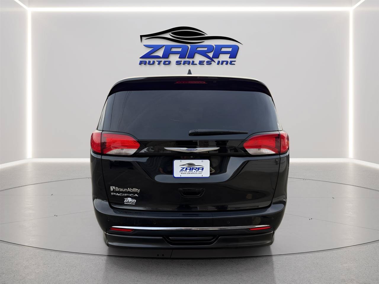 Used 2020 Chrysler Pacifica Touring-L FWD image 5