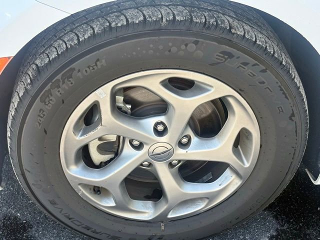 Used 2023 Chrysler Pacifica Limited FWD image 32