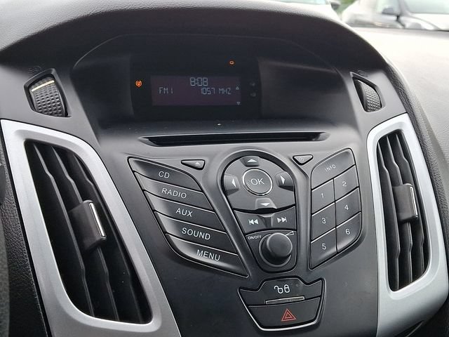 Used 2012 Ford Focus SE w/ SE Winter Pkg FWD image 3
