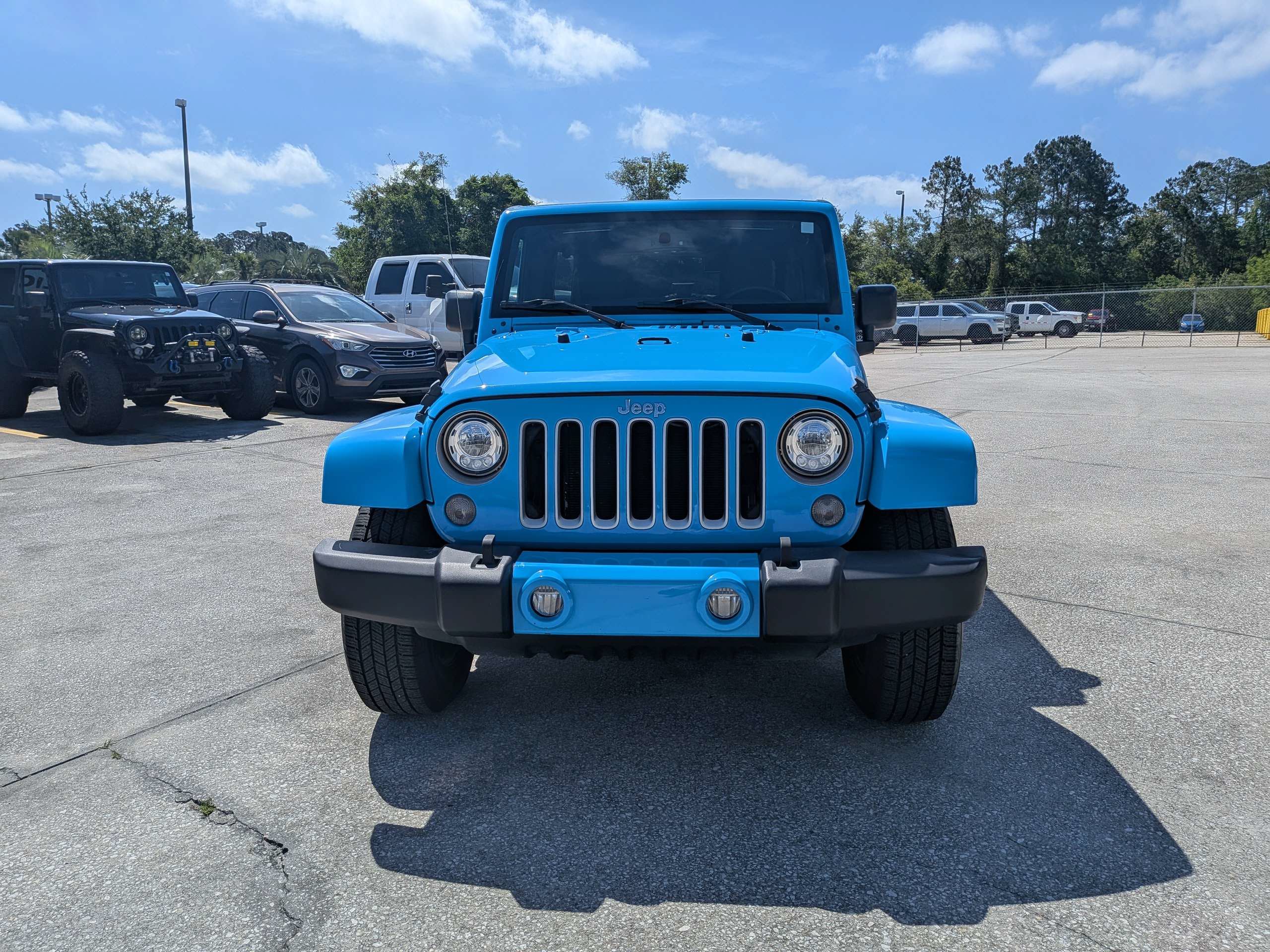 Used 2017 Jeep Wrangler Unlimited Sahara w/ Connectivity Group AWD/4WD image 9