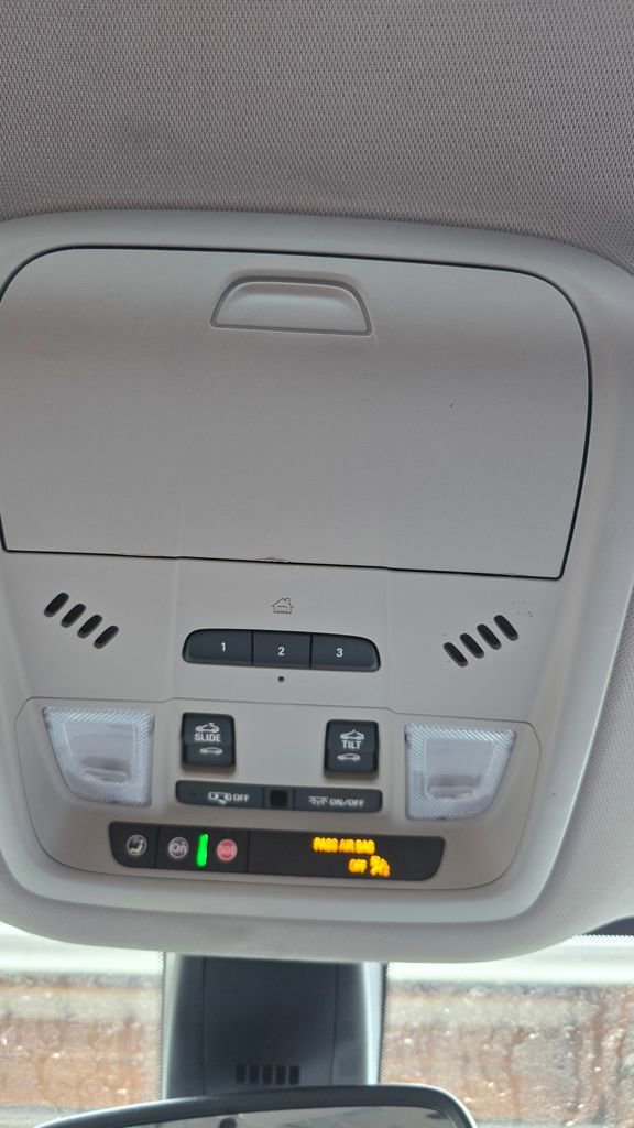 Used 2020 Buick Enclave Premium w/ Sun and Sites Package image 26