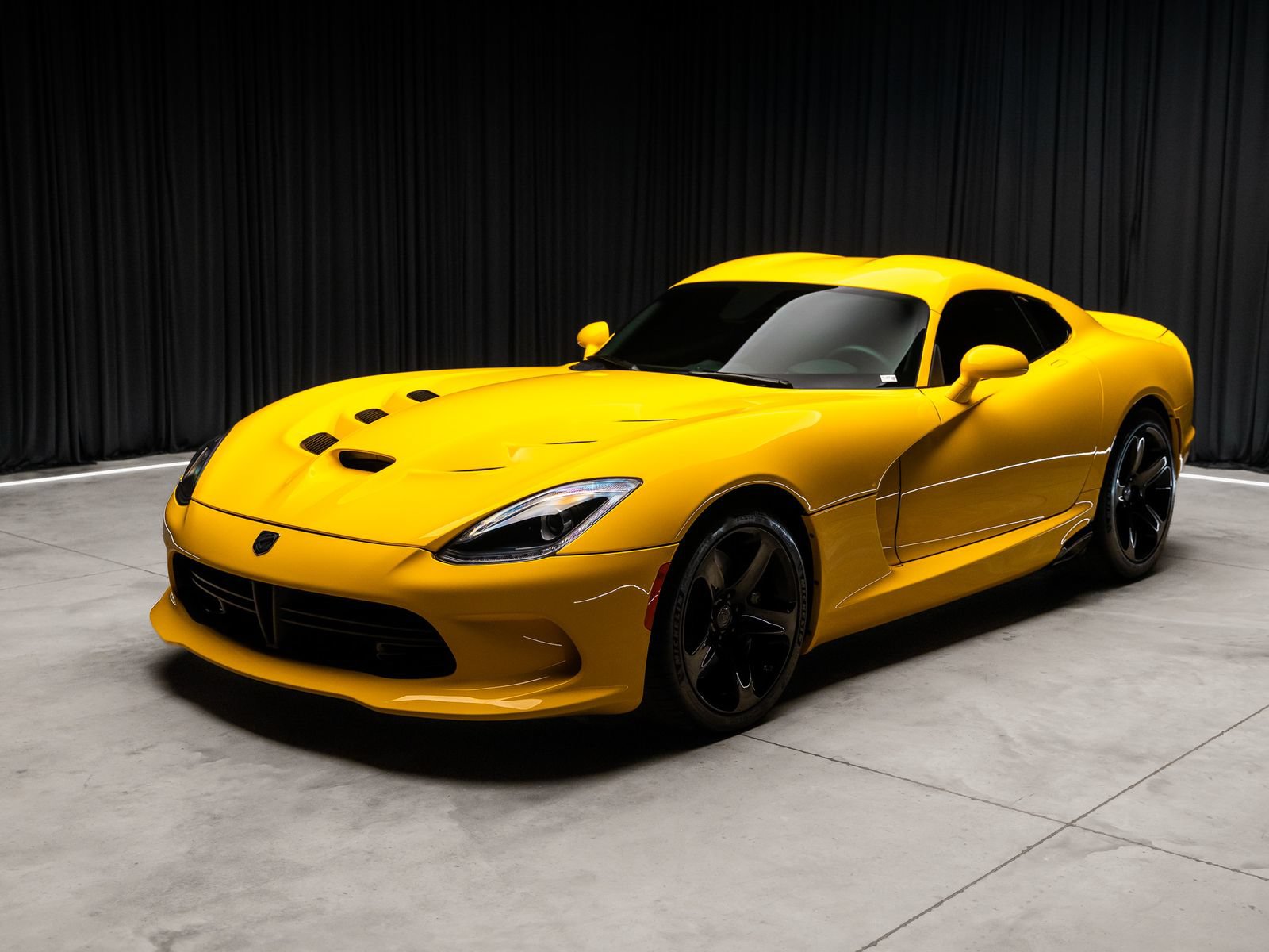 Used 2014 SRT Viper SRT-10 w/ Grand Touring Package RWD image 20