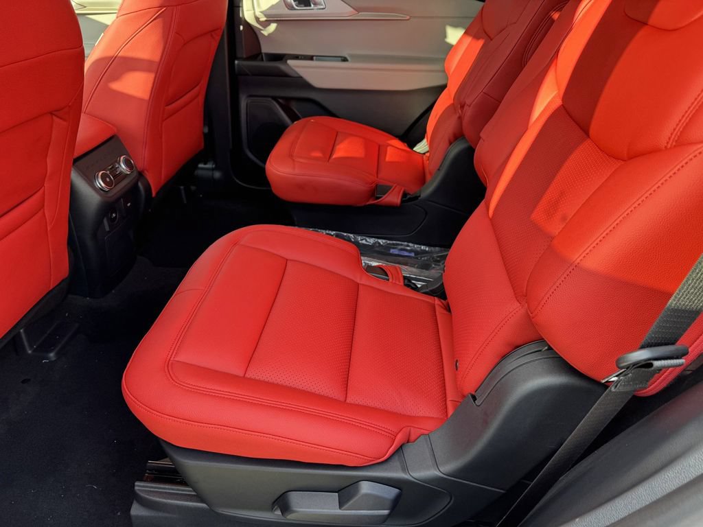 New 2025 Ford Explorer Active w/ Active Comfort Package RWD image 9