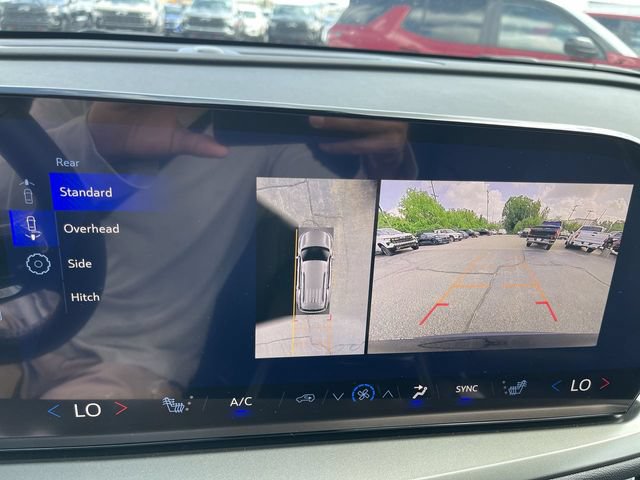 New 2026 Chevrolet Traverse LT w/ Sun and Wheel Package AWD/4WD image 17