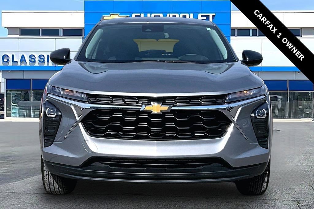 Used 2025 Chevrolet Trax LS image 2
