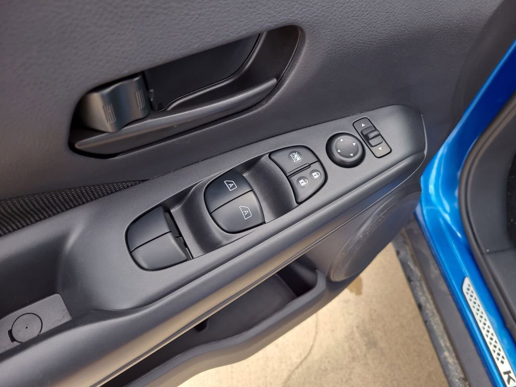 Certified 2025 Nissan Kicks Play S image 17