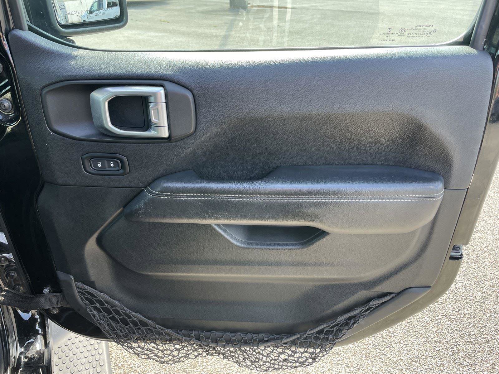 Used 2020 Jeep Wrangler Unlimited Sahara image 41