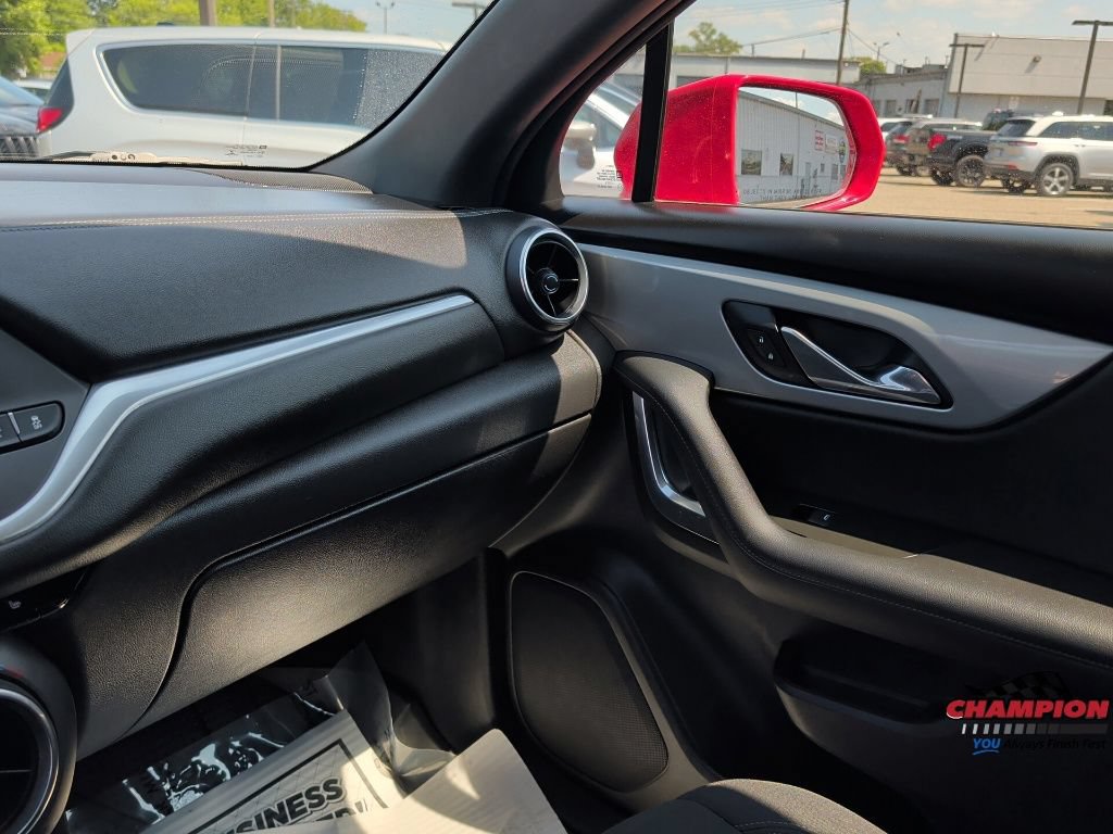Used 2019 Chevrolet Blazer LT FWD image 25