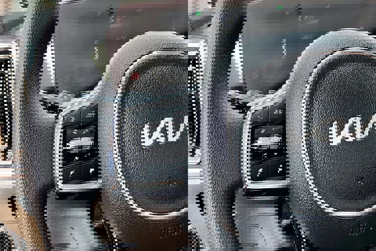 Used 2025 Kia Sorento LX image 22