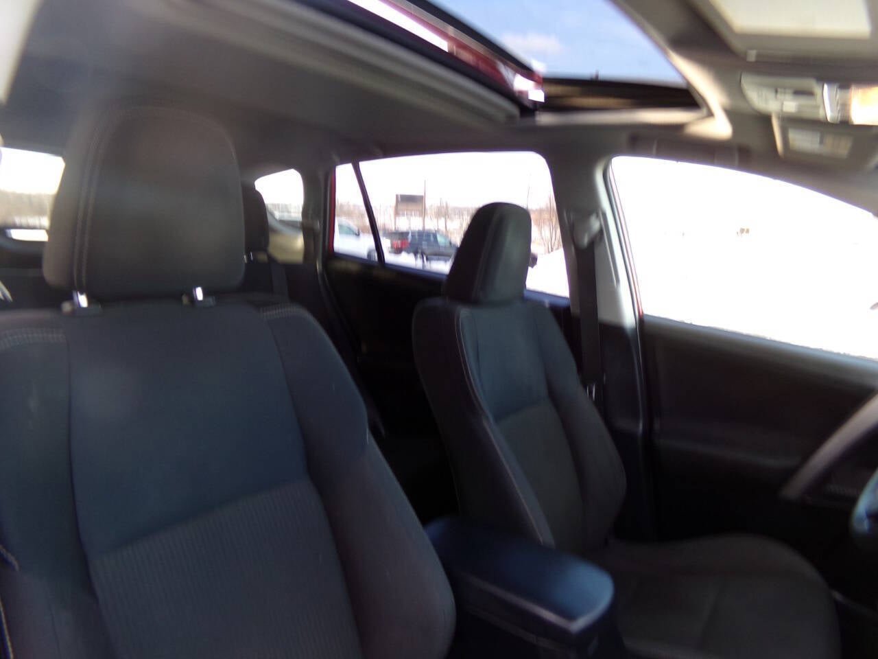 Used 2015 Toyota RAV4 XLE w/ Outdoor Package AWD/4WD image 29