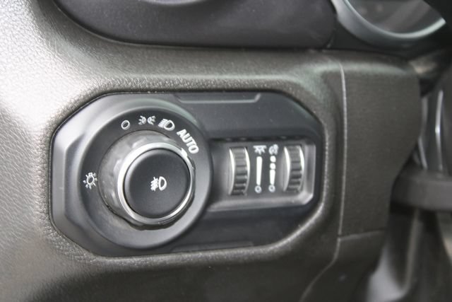 Used 2022 Jeep Wrangler Unlimited Sahara AWD/4WD image 12