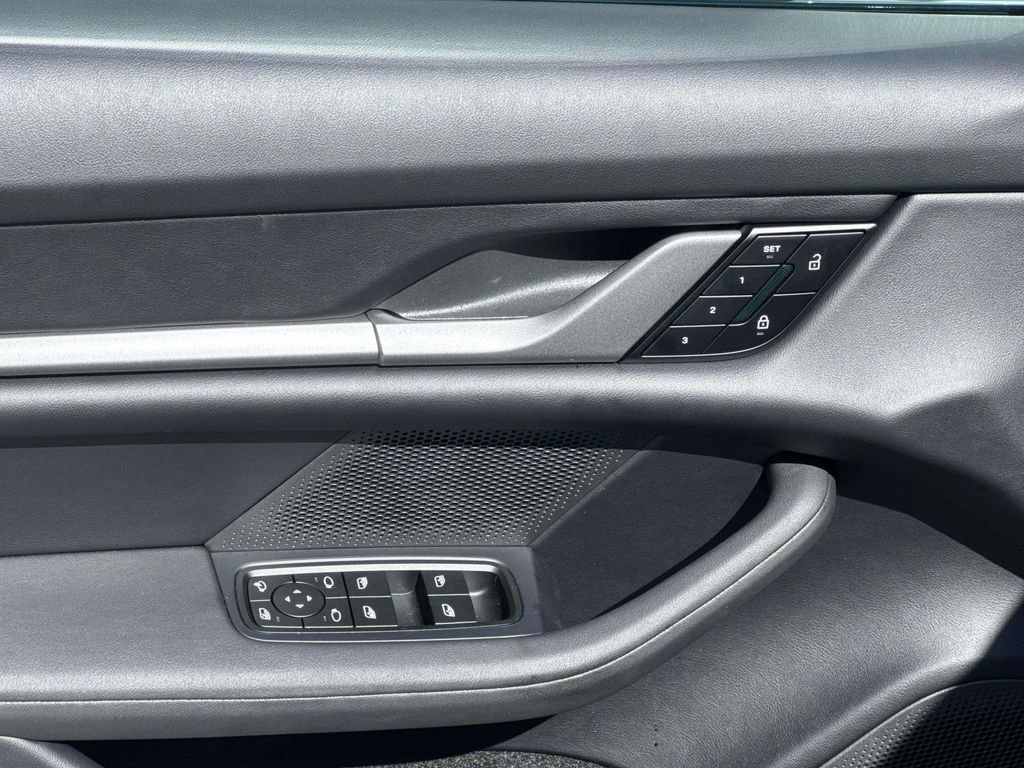Used 2025 Porsche Taycan 4S image 21