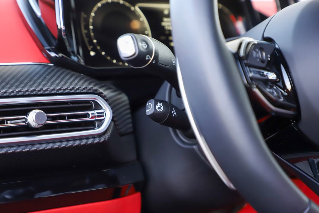 Used 2025 Aston Martin V8 Vantage Coupe image 41