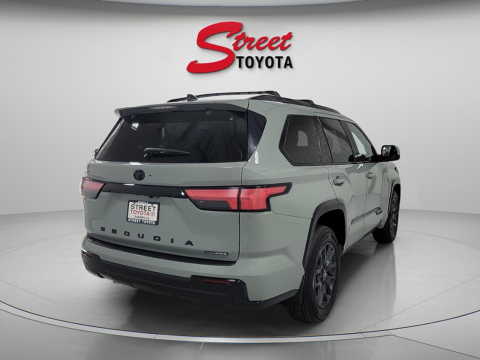 Certified 2025 Toyota Sequoia Platinum AWD/4WD image 4