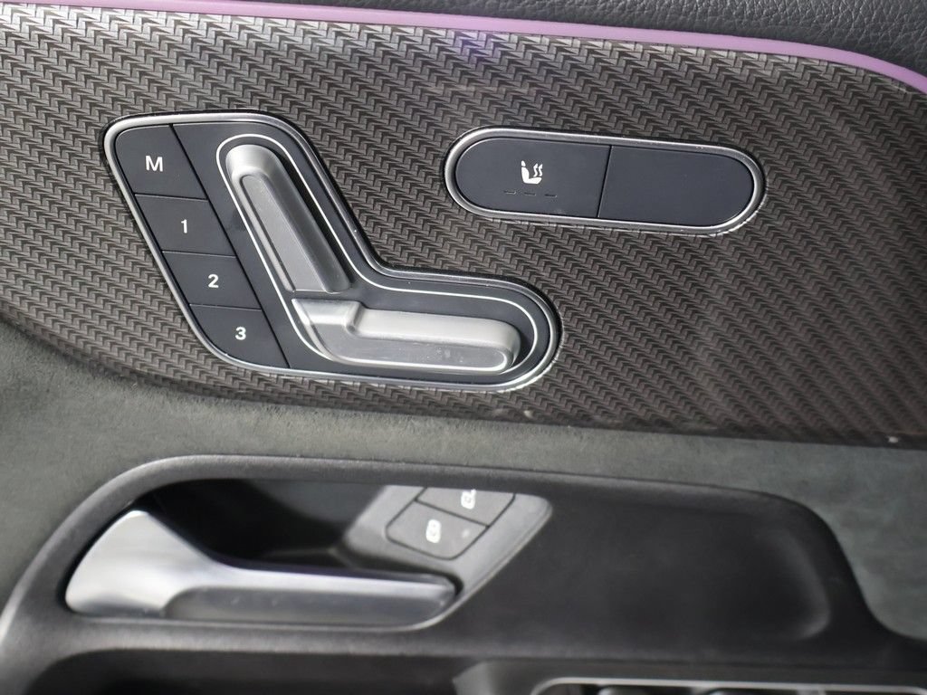 Used 2023 Mercedes-Benz GLB 250 w/ AMG Line image 33