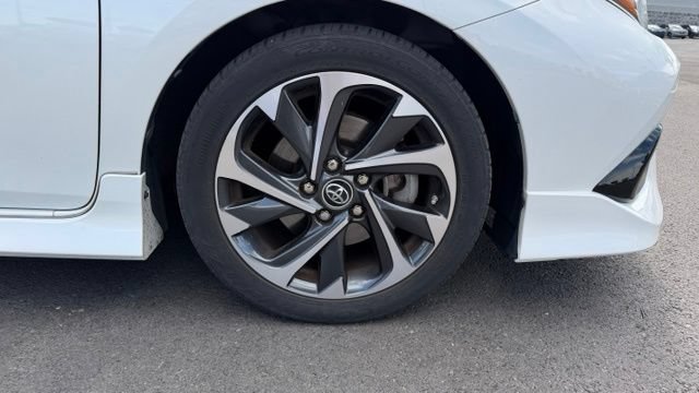 Used 2018 Toyota Corolla iM w/ Carpet Mat Package (TMS) FWD image 12