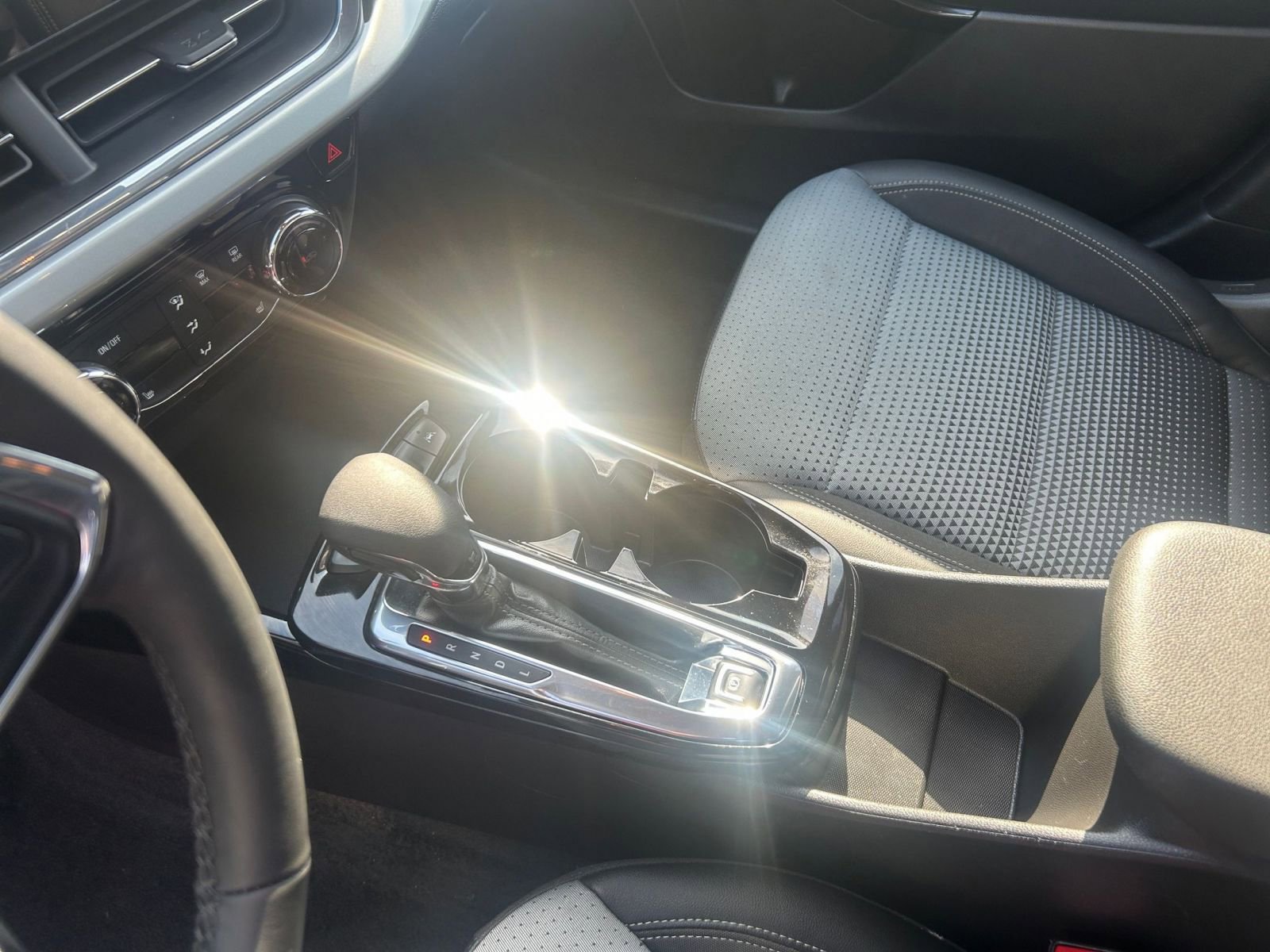 Used 2025 Chevrolet Trax LT w/ LT Convenience Package image 40