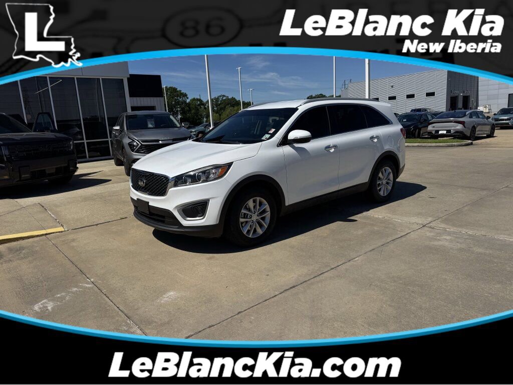 Used 2017 Kia Sorento LX w/ LX Convenience Package image 1