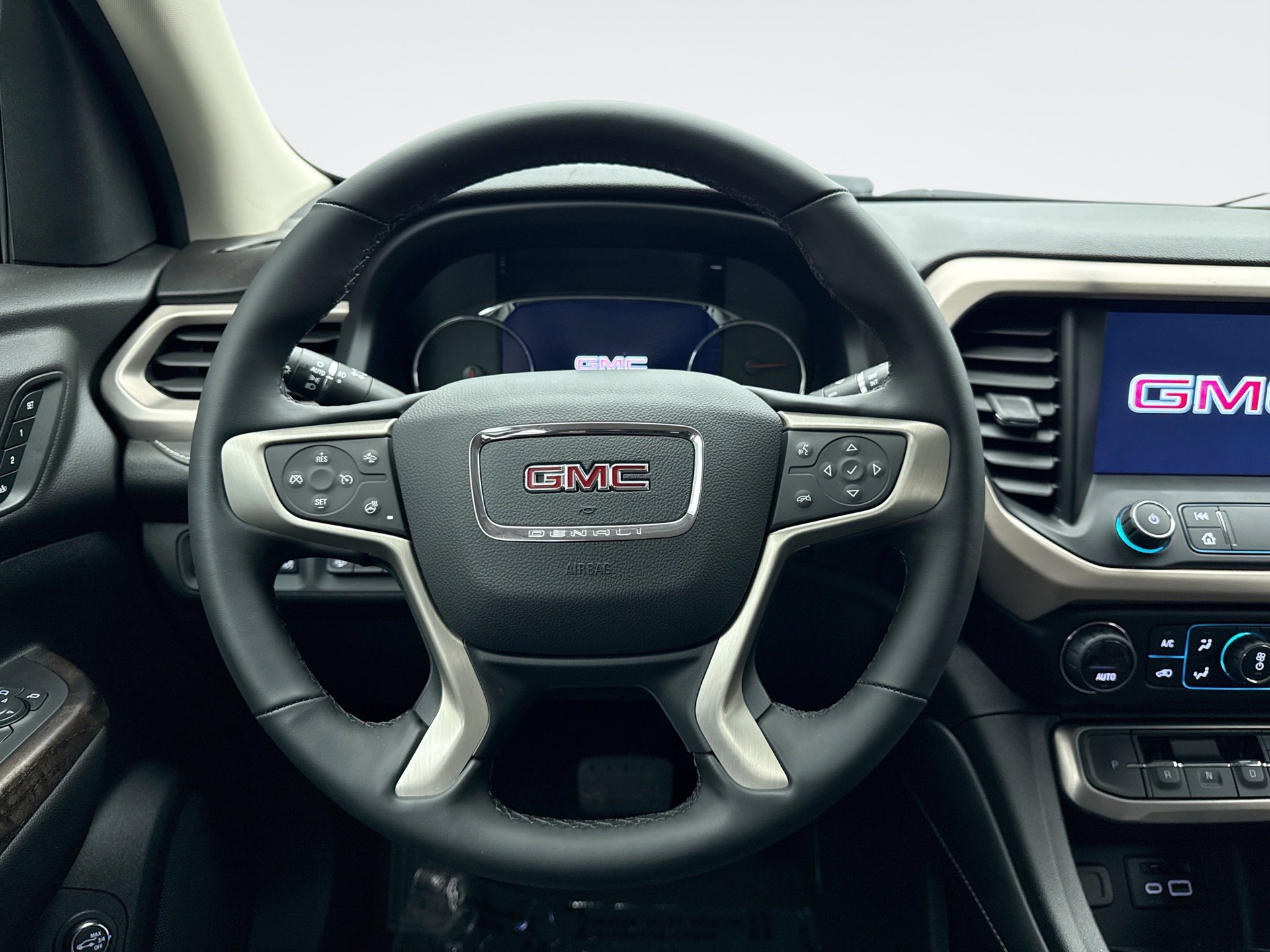 Used 2023 GMC Acadia Denali w/ Denali Technology Package image 12