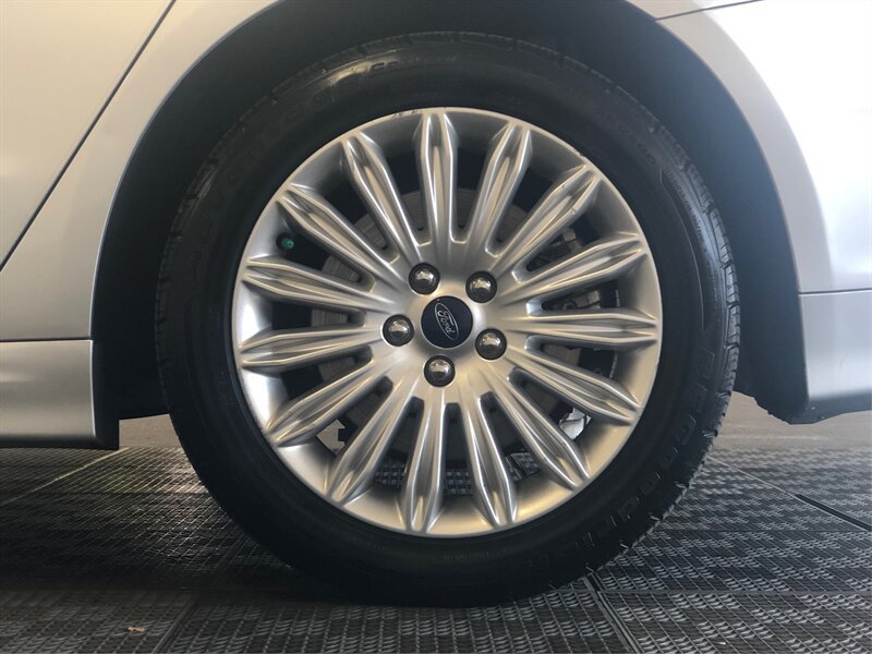 Used 2014 Ford Fusion Energi SE FWD image 18