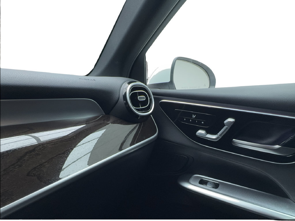 Used 2025 Mercedes-Benz GLC 300 image 45