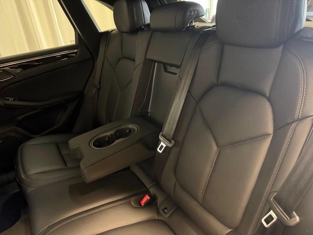 Certified 2026 Porsche Macan AWD/4WD image 25