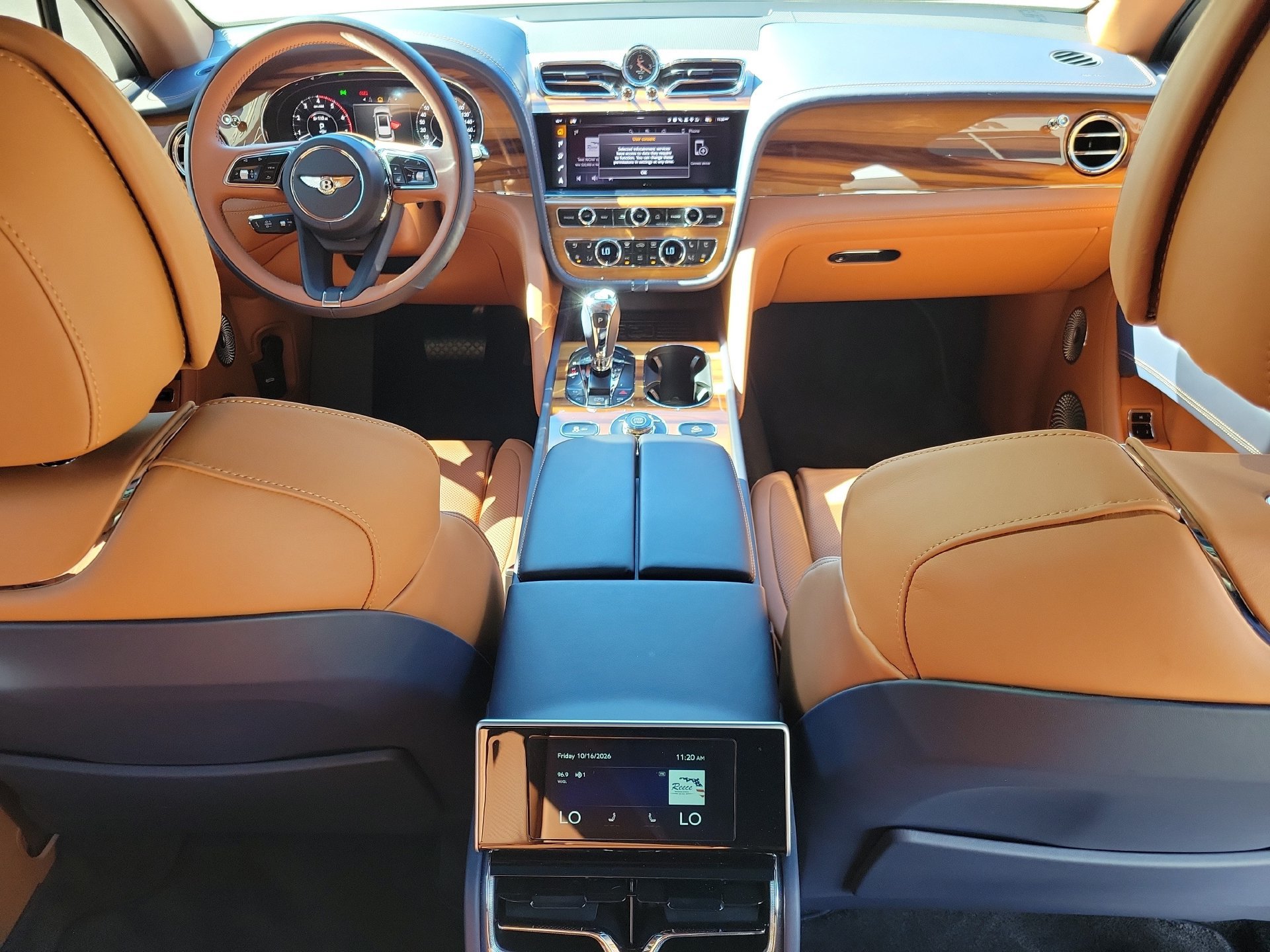 Certified 2025 Bentley Bentayga Extended Wheelbase AWD/4WD image 4